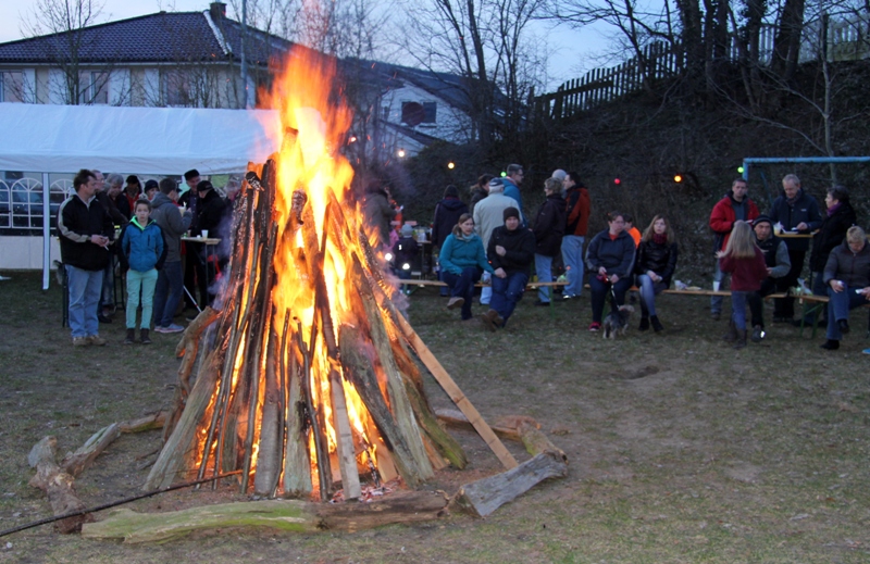 24Osterfeuer2016