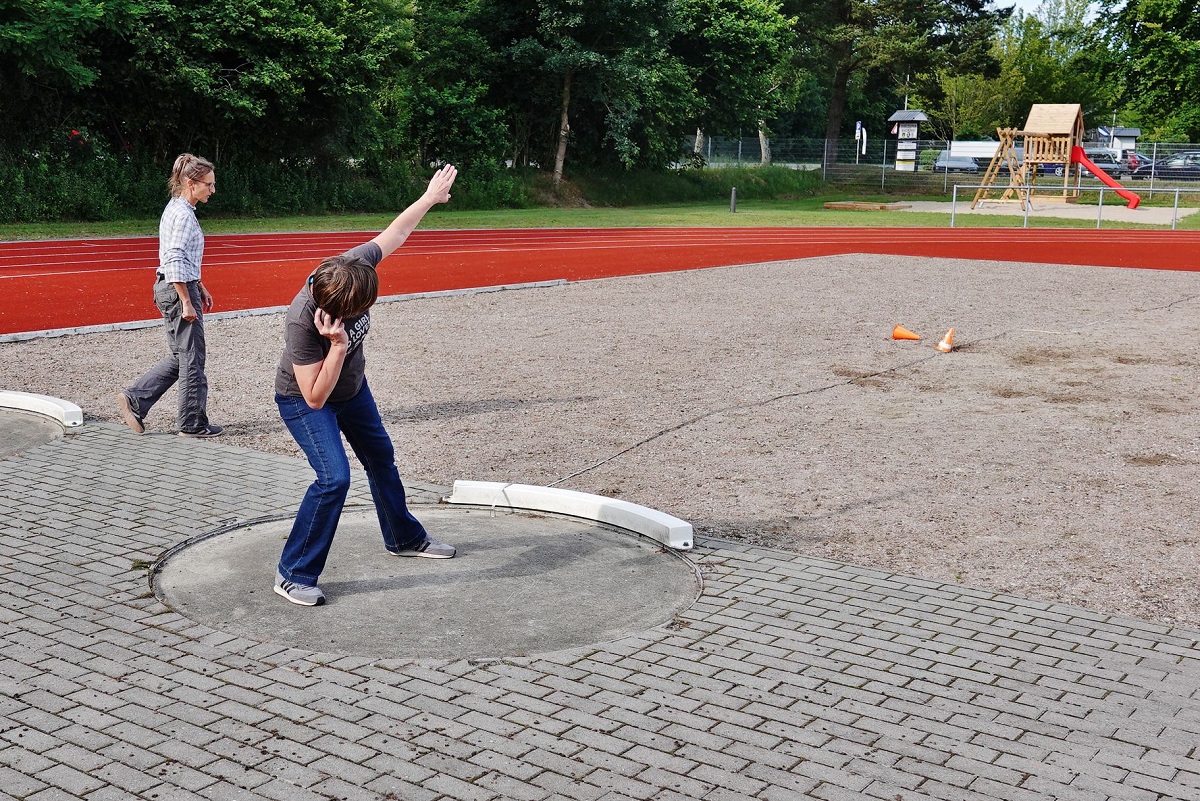 3 Prüferin Frauke Pape zeigt wie es geht